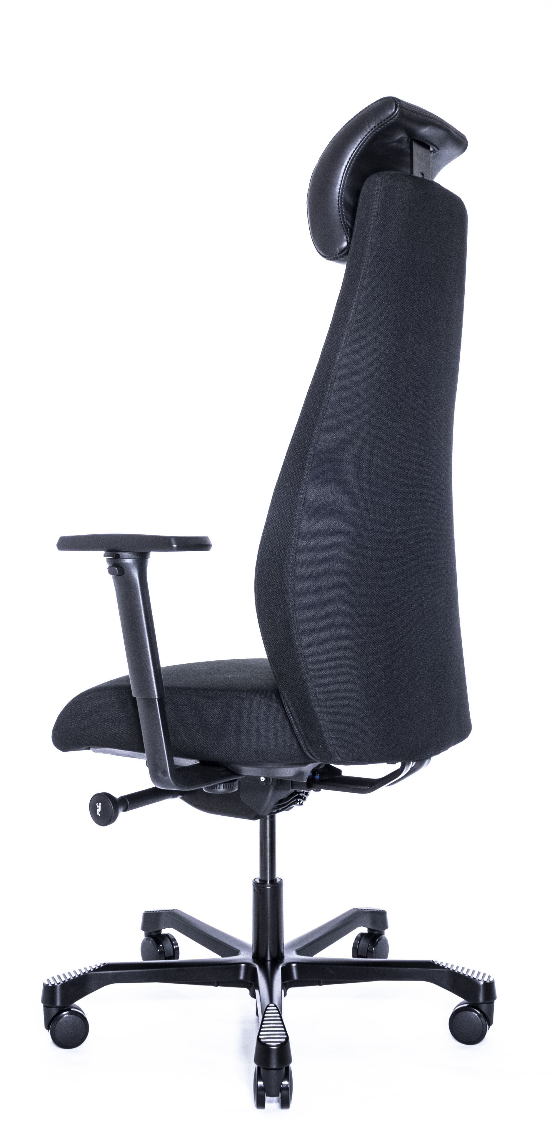 Эргономичное кресло Falto FIRST (наклон вперёд, зауженная спинка, ткань, чёрный)